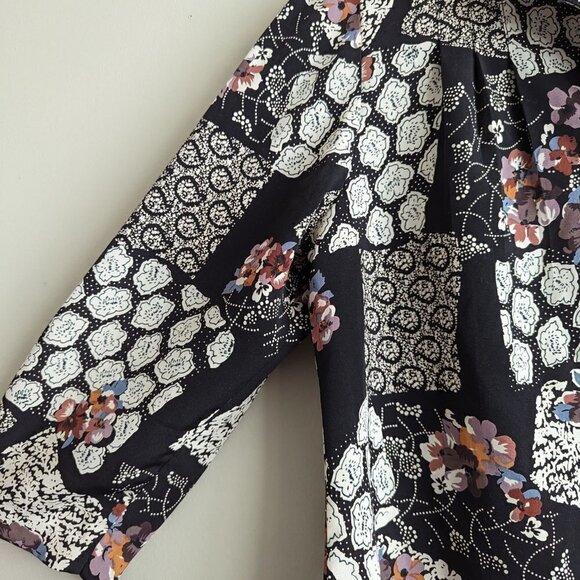 Abstract Print Button down blouse - Picture 5 of 6